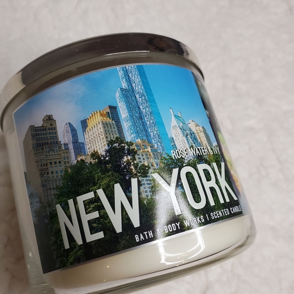 Bath & Body Works New York Rosewater Candle NWT - Picture 2 of 7